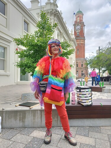Marcelle, balloon twister in Launceston, photo 3