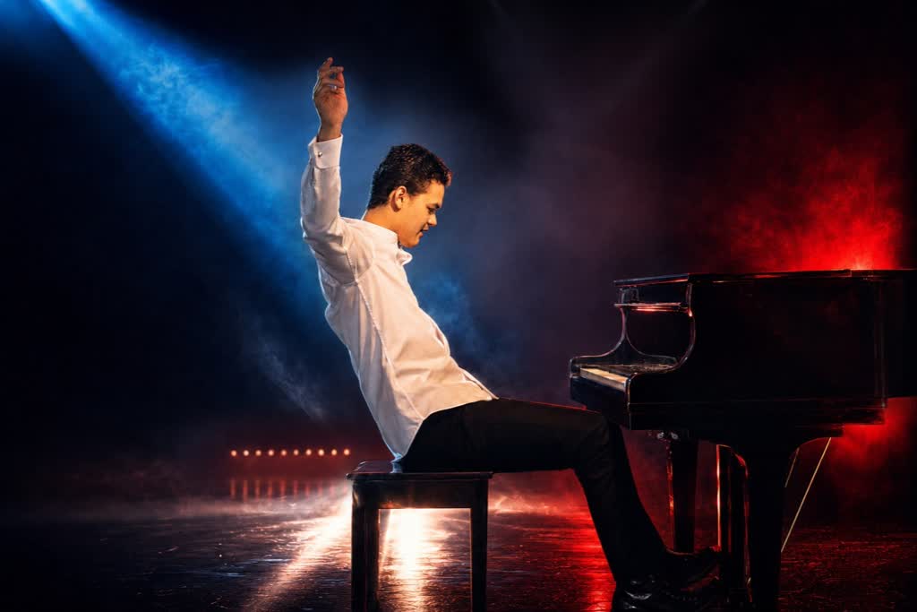 CJ Jones, pianist in Launceston, photo 2