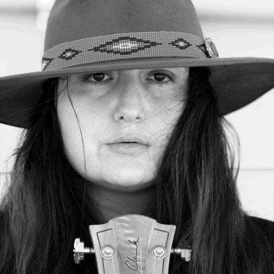 Taliesha Harris, singer in Longreach, photo 2