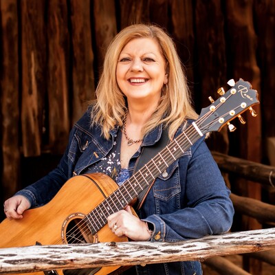 Christine Clifford, country singer in Loxton, photo 2