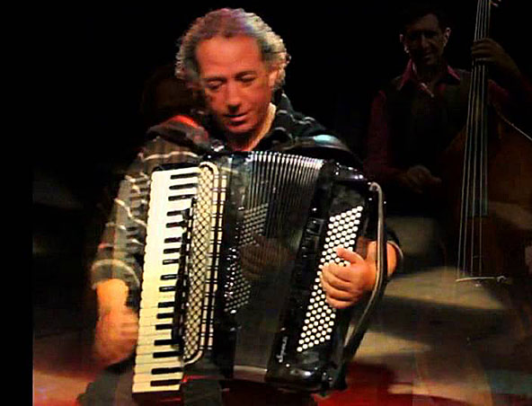 Melbourne Accordion Player, live in Melbourne, photo 2