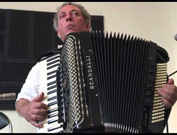 Melbourne Accordion Player, live in Melbourne, photo 3