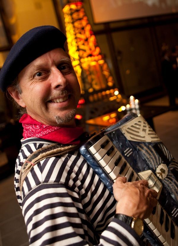 Phillipe L’Accordioniste, accordion player in Melbourne, photo 2