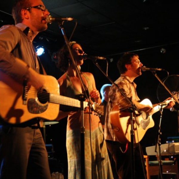 Paul Davies, acoustic guitar and singer solo in Melbourne