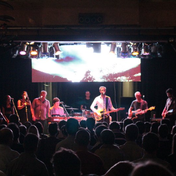 Paul Davies, acoustic guitar and singer solo in Melbourne, photo 3