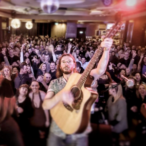 Anthony Sharpe, singer in Melbourne, photo 2