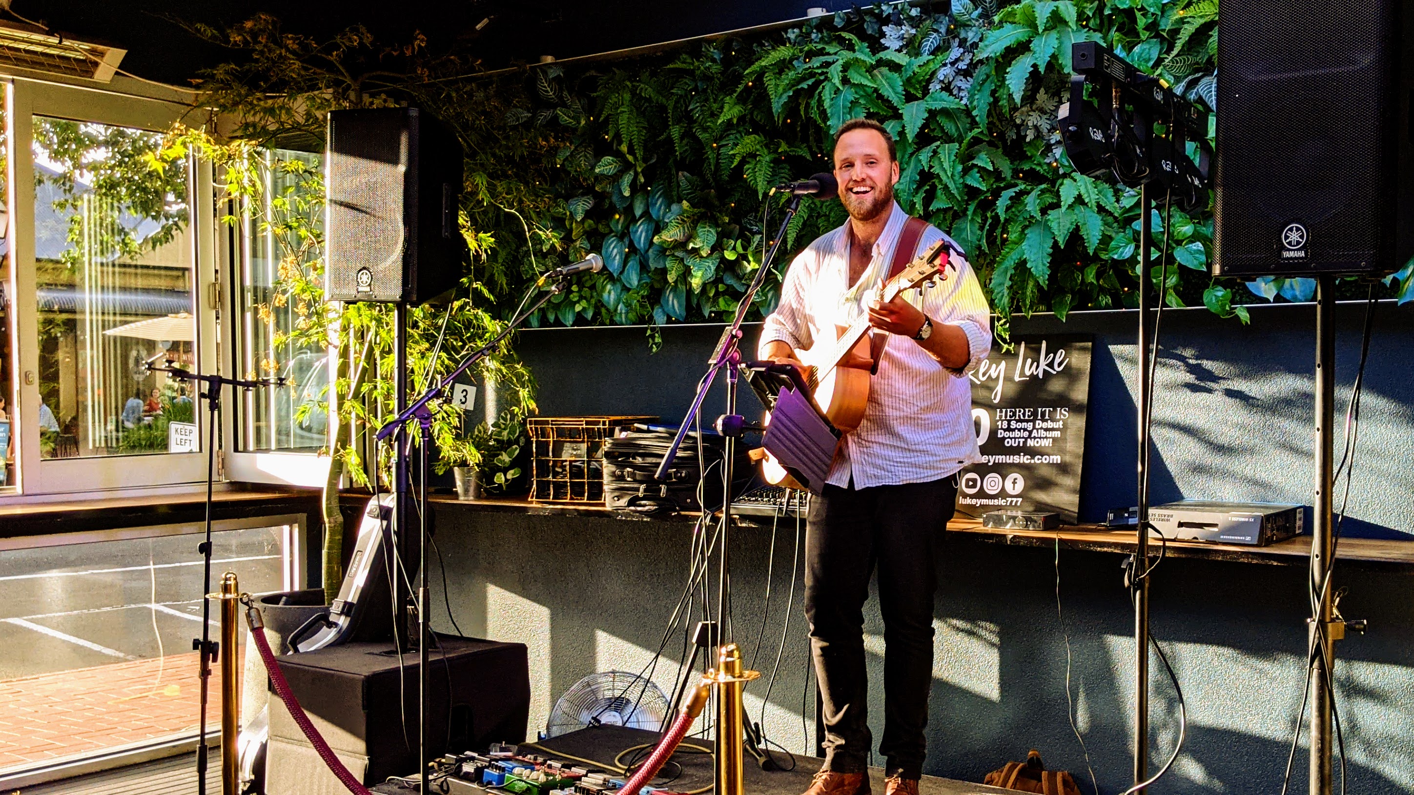 Dan James Acoustic, singer in Melbourne
