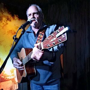 Edward Nass, singer-songwriter in Melbourne, photo 2