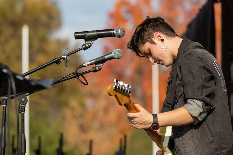 Ethan Scholz, singer-songwriter in Melbourne, photo 3