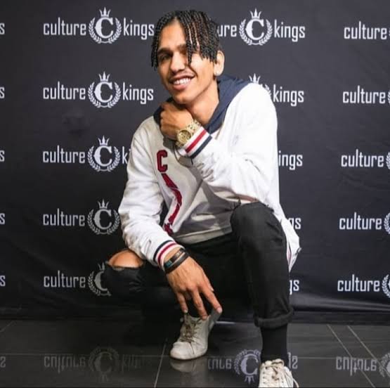 Johnny Vuitton, singer-songwriter in Melbourne