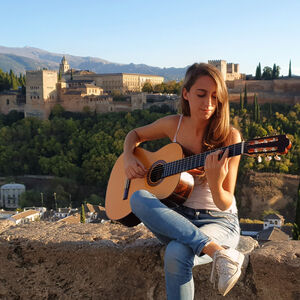 Laura de Elvira, musical soloist in Melbourne, photo 2