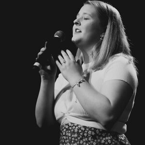 LIV, pianist and singer solo in Melbourne, photo 2