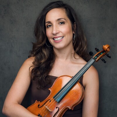 Paloma, violinist in Melbourne, photo 2