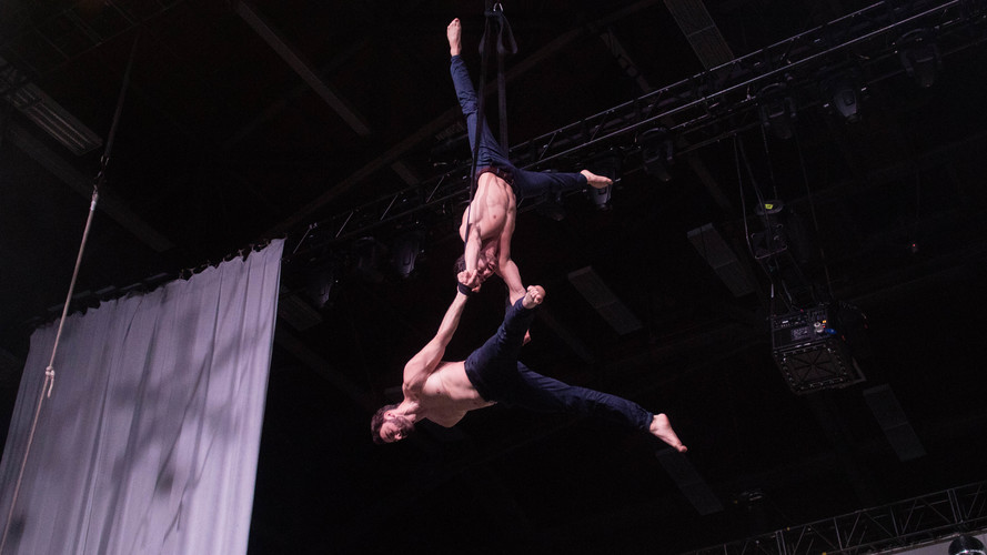 Hand to Hand, acrobat in Melbourne, photo 3