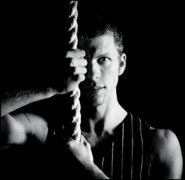 Aaron Walker, aerialist in Melbourne, photo 2