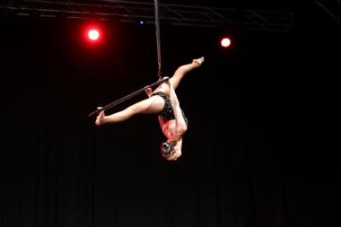 Le Jazz Hoop, aerialist in Melbourne