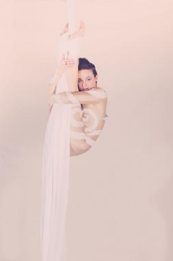 Miss Maggie, aerialist in Melbourne, photo 3