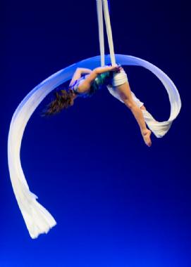 Recycled Life, aerialist in Melbourne, photo 2