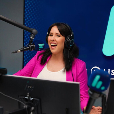 Kat Markey, mc-master of ceremonies in Melbourne, photo 2