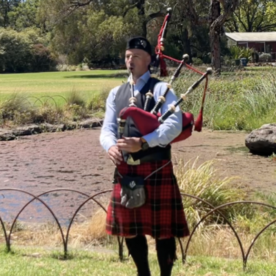 Lachlan McSwain, bagpiper in Melbourne, photo 2