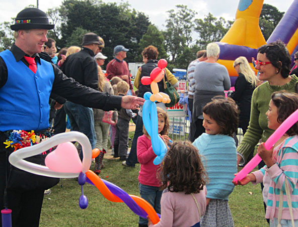 Arty Twist, balloon twister in Melbourne