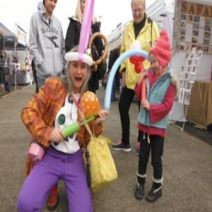 Bella Balloon Girl, balloon twister in Melbourne