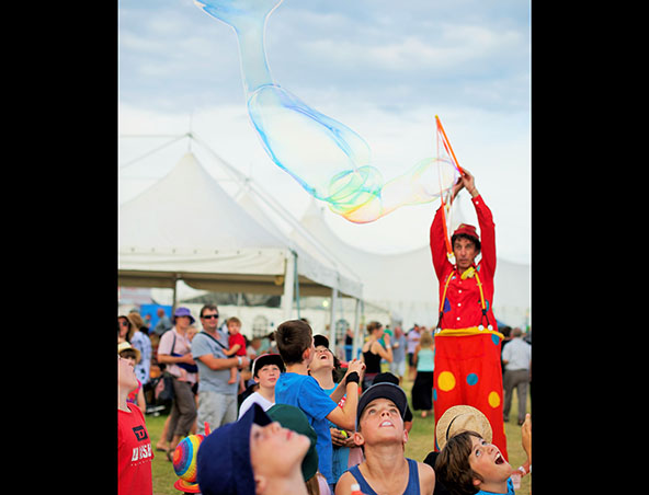 Giant Bubbles, live in Melbourne, photo 3