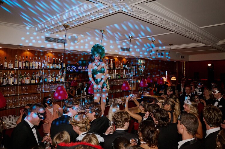 Miss Holly Wouldn't, dancer in Melbourne, photo 3