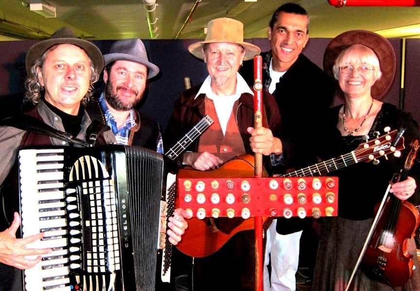 Beat Around The Bush Band, live in Melbourne, photo 2