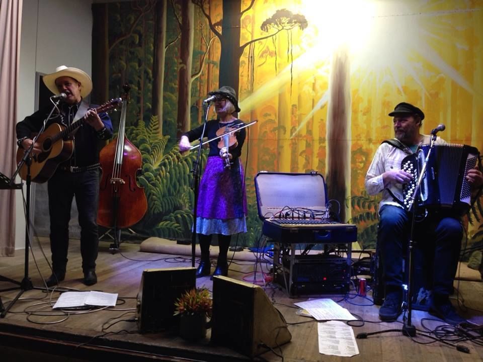 Clandestiny, bush band in Melbourne, photo 3