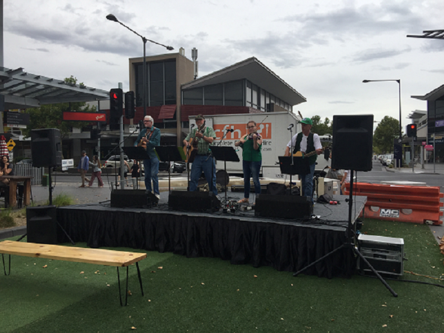 Paddy's Wombat Bush Band, live in Melbourne