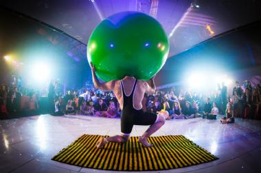 Bruce Airhead, character comedian in Melbourne, photo 3