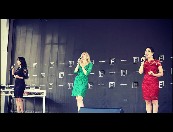 The Jingle Belles, christmas carolers in Melbourne, photo 2