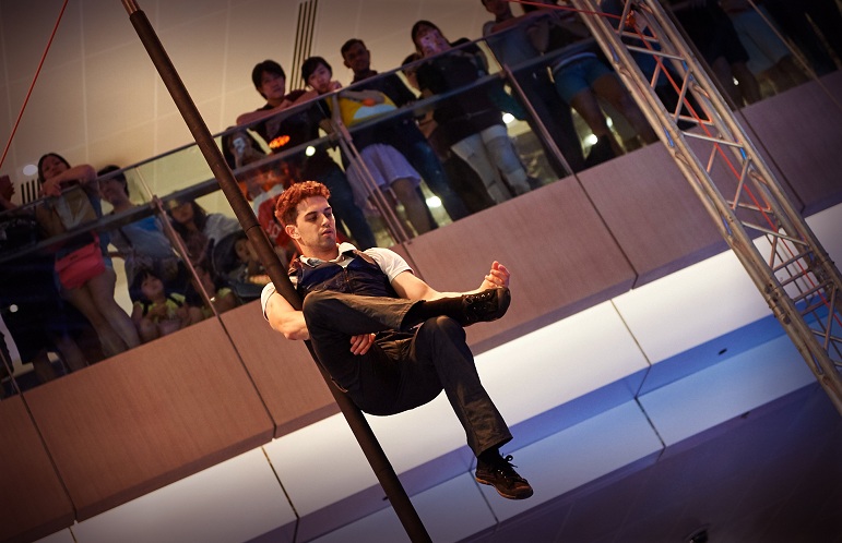 Circus Artist. Acrobatics, Aerial, and Juggling, live in Melbourne