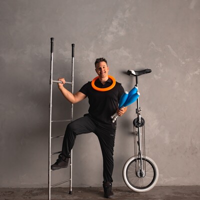 Corey Craze, juggler in Melbourne, photo 2