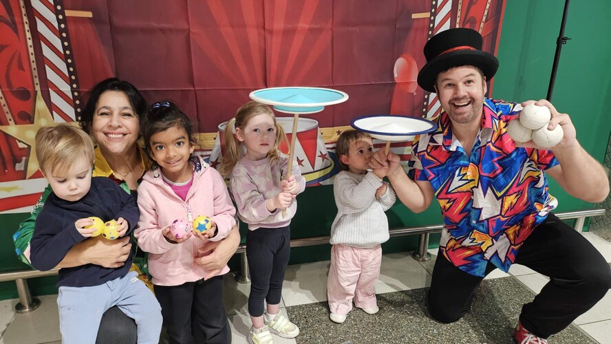 Corey Craze, juggler in Melbourne, photo 3