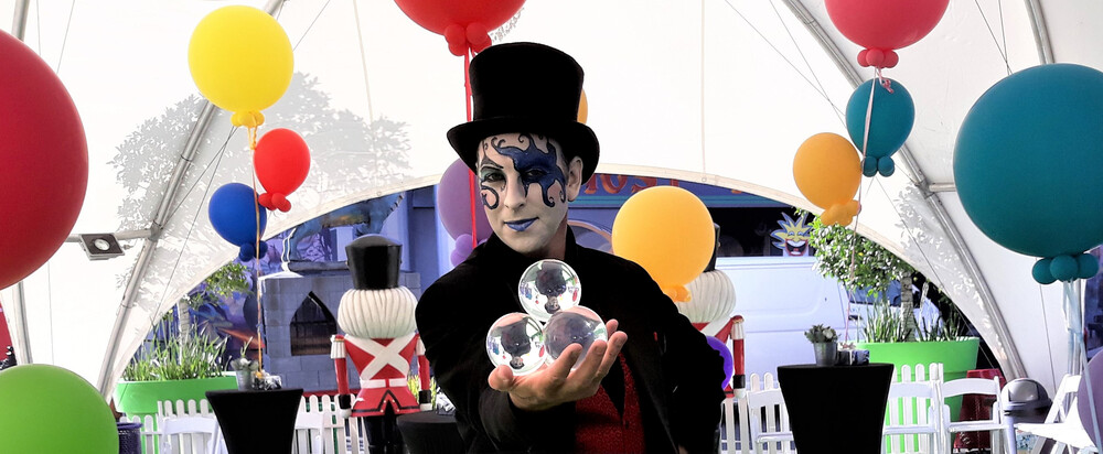 Mr Tails, juggler in Melbourne, photo 3