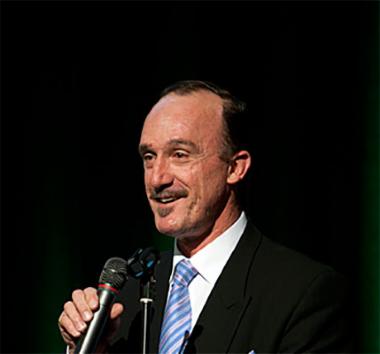 Warren Jackman, comedy magician in Melbourne, photo 2