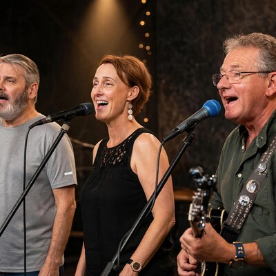 Fi & 2 Charlies, cover band in Melbourne, photo 2