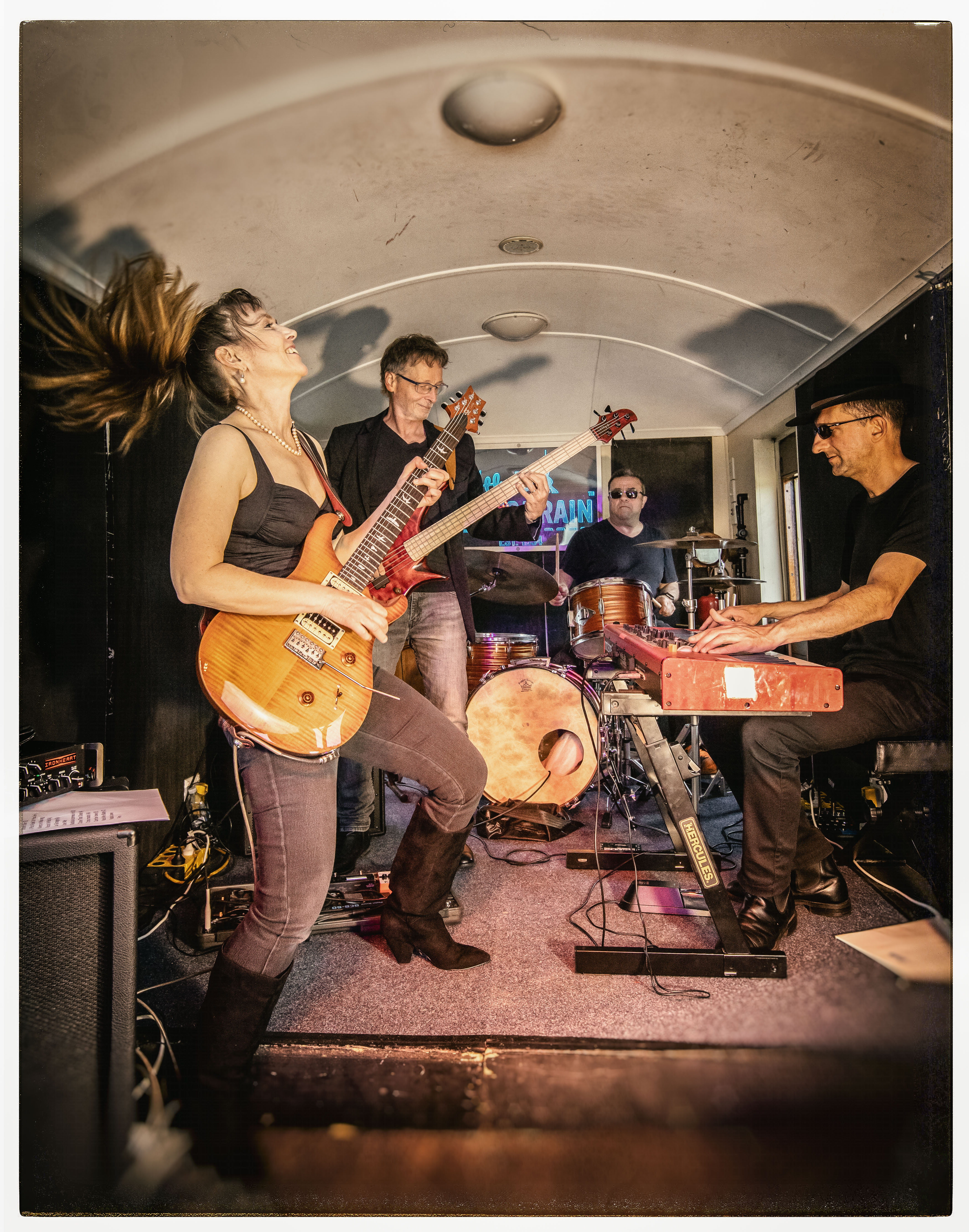 Laurel and the Painkillers (LPK), cover band in Melbourne