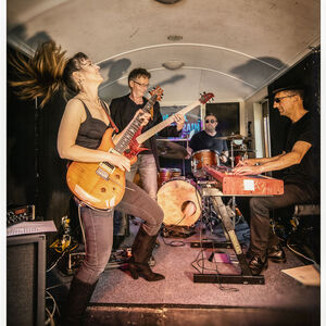 Laurel and the Painkillers (LPK), cover band in Melbourne, photo 2