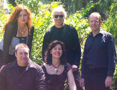Mondo Rose, cover band in Melbourne, photo 2