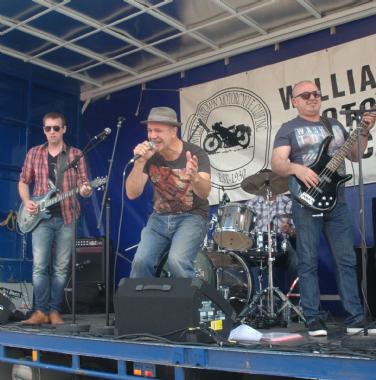 Shake Ya Tree, cover band in Melbourne
