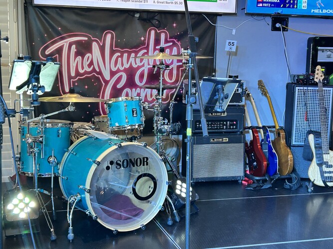 The Naughty Corner, cover band in Melbourne, photo 3