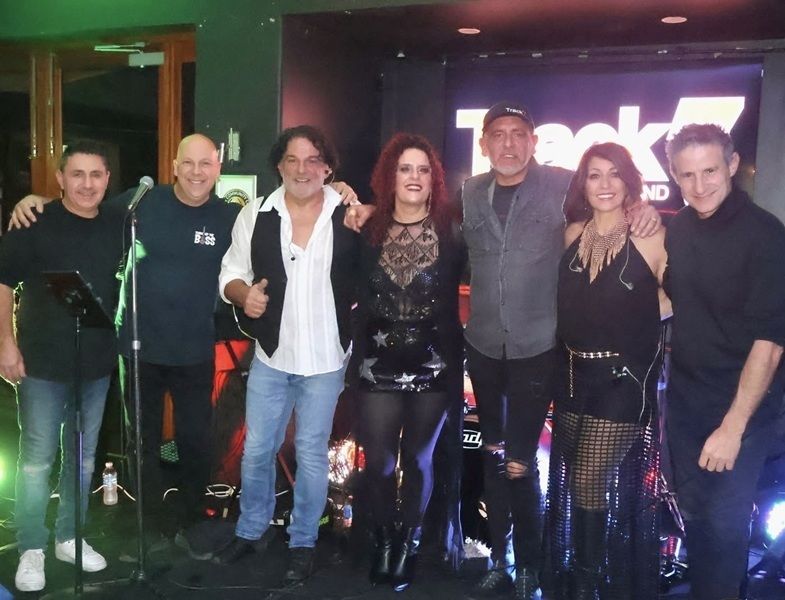 Track 7, cover band in Melbourne, photo 2