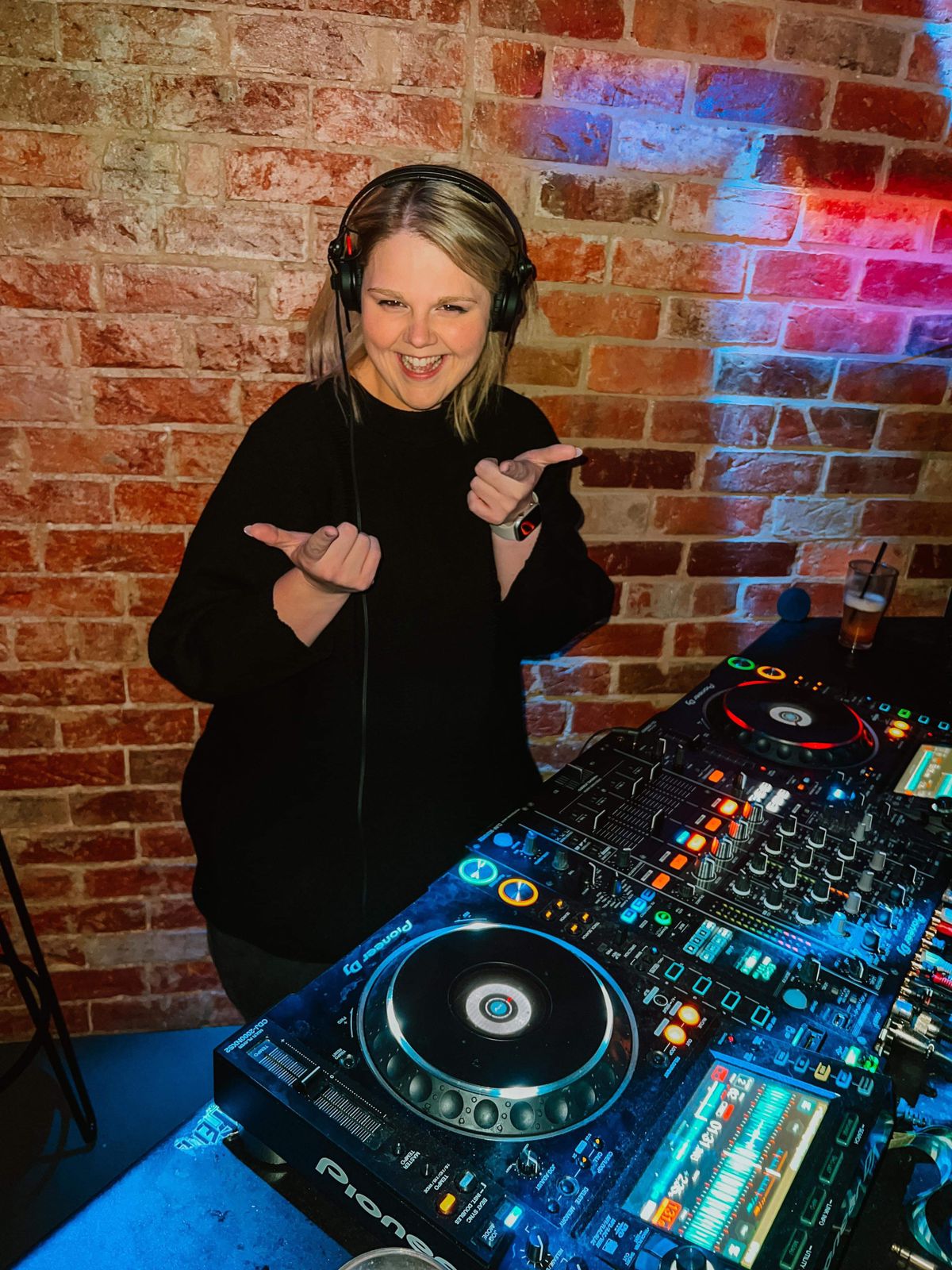 DJ Jess McQueenie, live in Melbourne