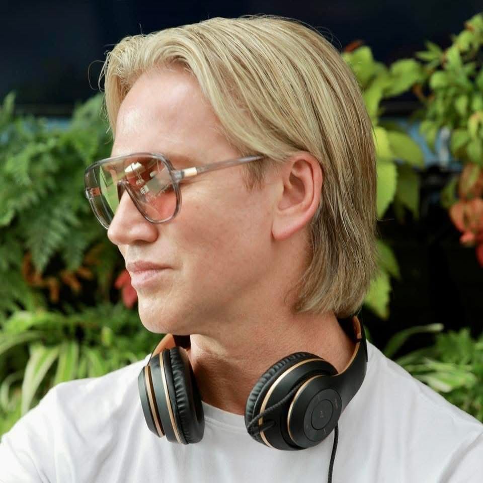 DJ Lyndon McGauchie, live in Melbourne