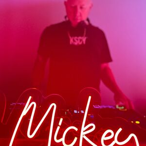 Dj Mickey B, live in Melbourne, photo 2
