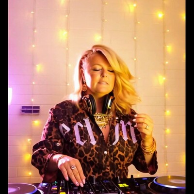 Djvelvetjones, live in Melbourne, photo 2