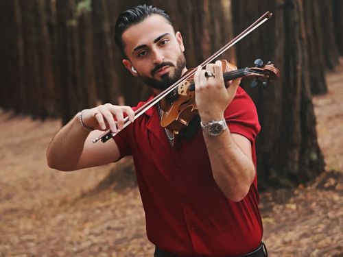 Nimacreates, violinist in Melbourne